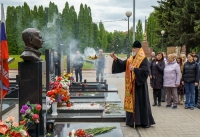 В день Радоницы митрополит  Герман совершил панихиду на мемориале «Памяти павших в годы Великой Отечественной войны»
