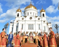 Митрополит Герман принял участие во всенощном бдении и встрече мощей святителя Николая Чудотворца в Храме Христа Спасителя в Москве
