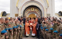 Молебен перед началом принесения мощей святого Георгия в епархии Русской Церкви
